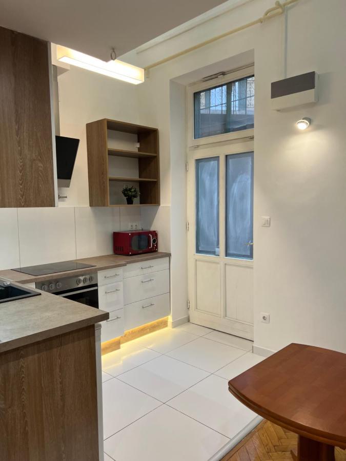 N38 Apartments By Small Home Budapest Bagian luar foto