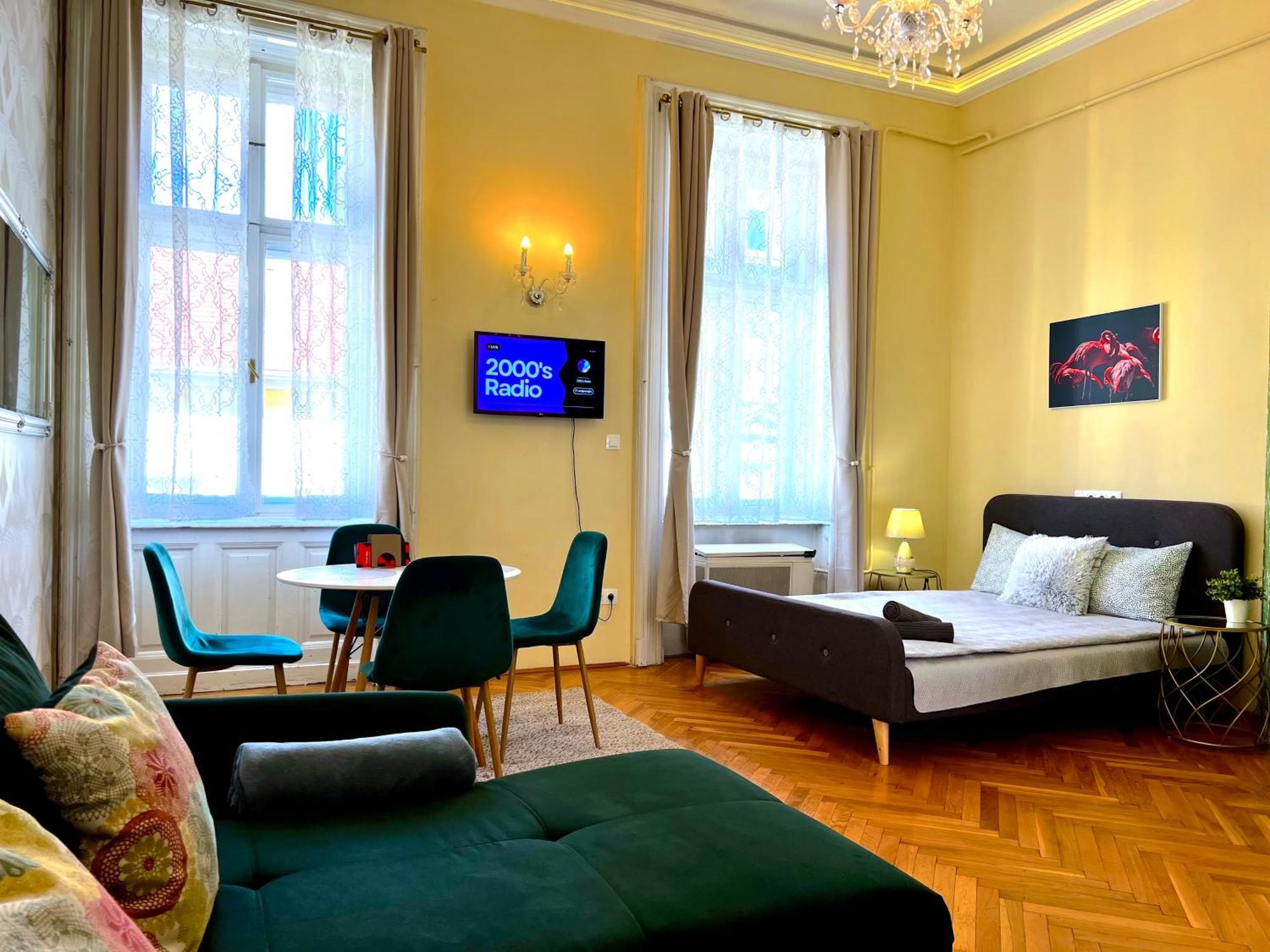 N38 Apartments By Small Home Budapest Bagian luar foto