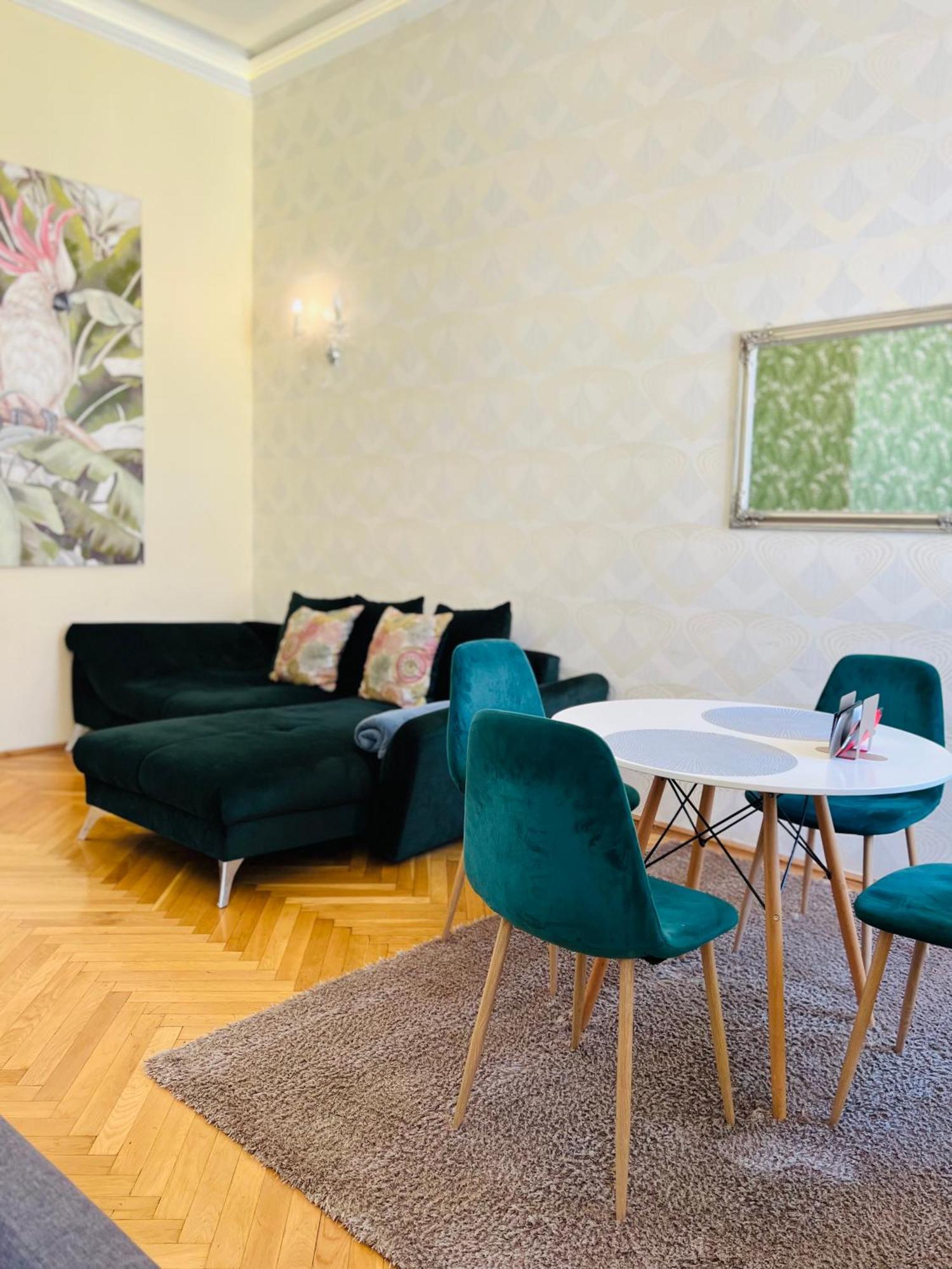 N38 Apartments By Small Home Budapest Bagian luar foto